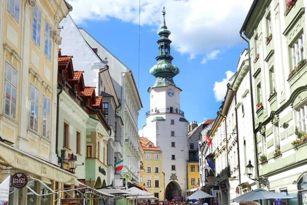 Boutique Flat In Old Town Apartment Братислава Екстериор снимка