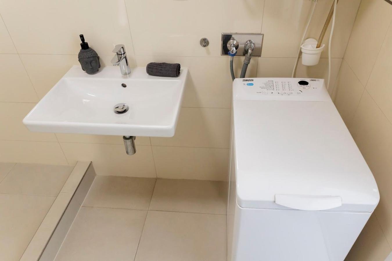 Boutique Flat In Old Town Apartment Братислава Екстериор снимка