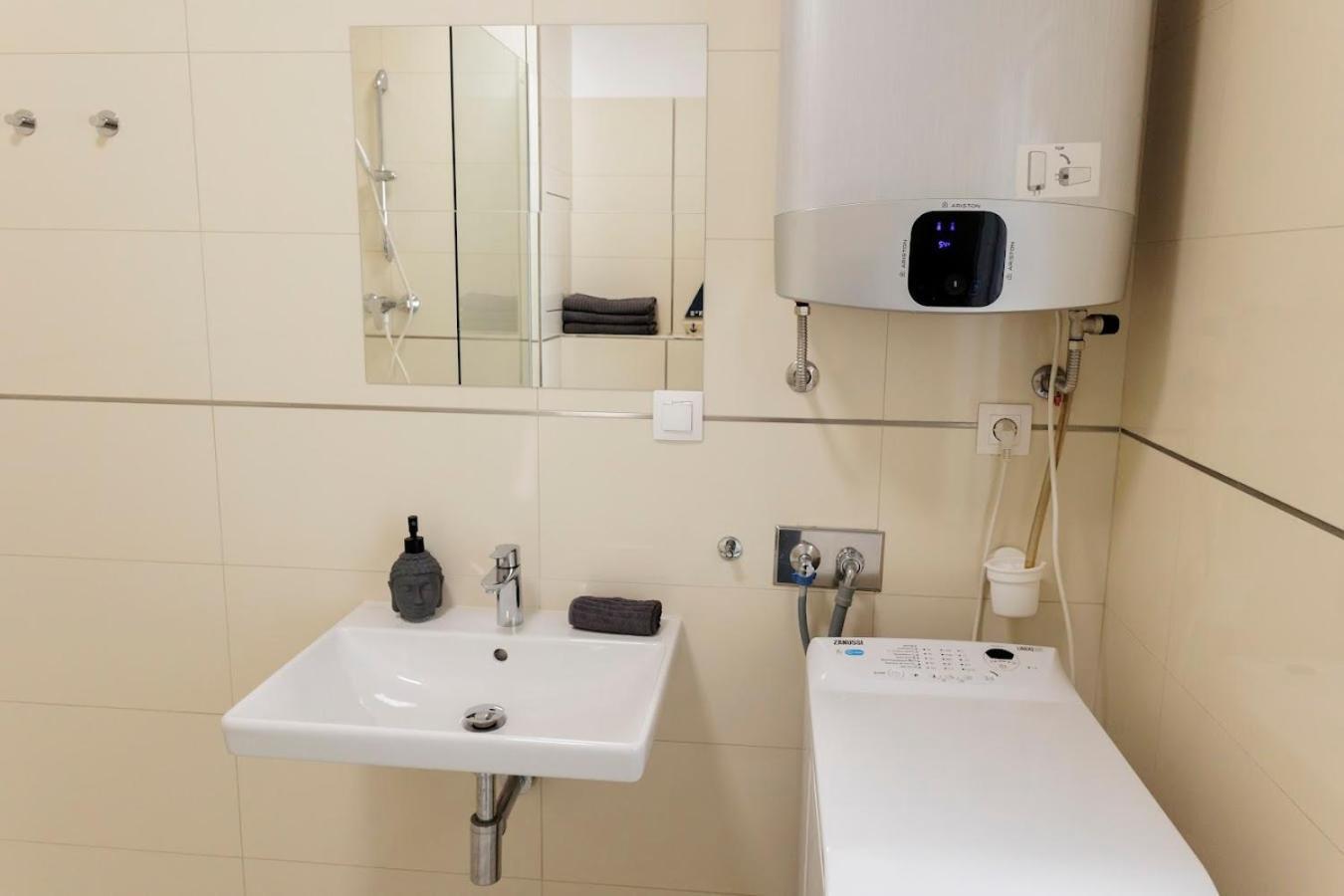 Boutique Flat In Old Town Apartment Братислава Екстериор снимка