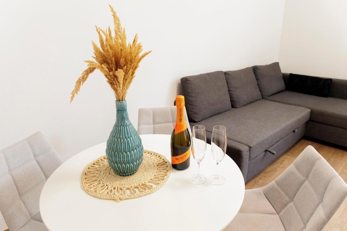 Boutique Flat In Old Town Apartment Братислава Екстериор снимка