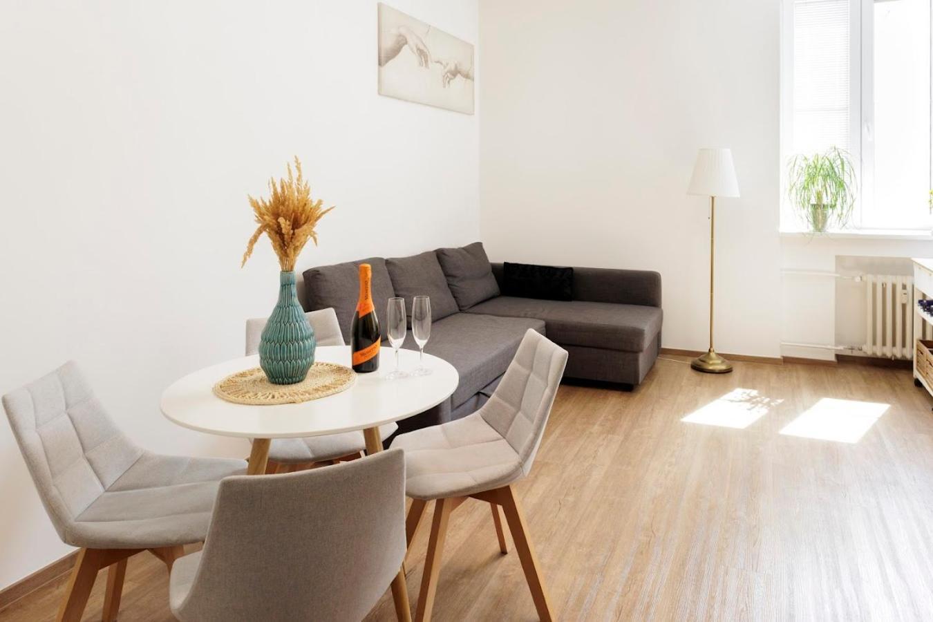 Boutique Flat In Old Town Apartment Братислава Екстериор снимка